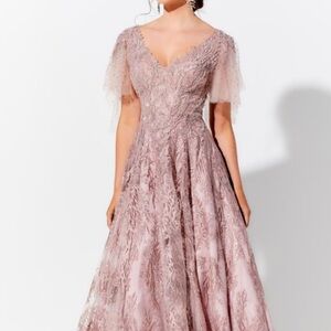 Elegant Lace Wedding Dress in Mauve
